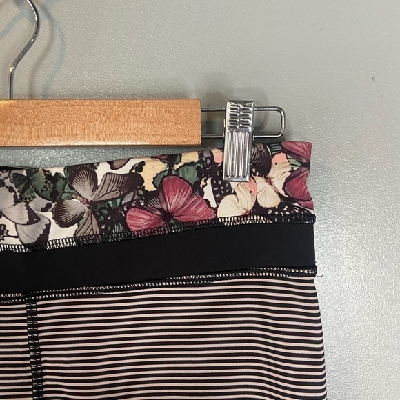 Lululemon Run: Inspire Crop II *All Full-On Luxtreme Butterfly Band - Picture 12 of 16